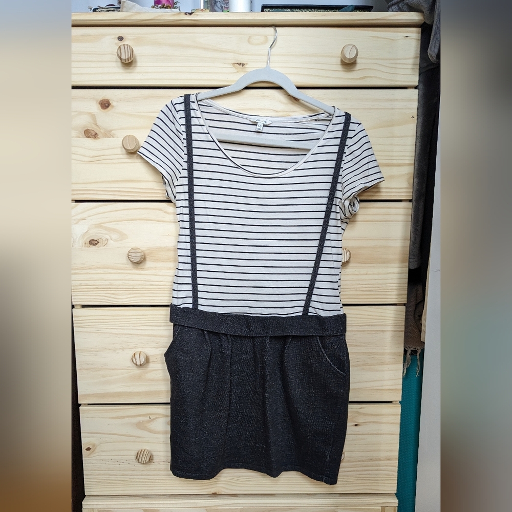 Striped Short Sleeve Dress with built in suspenders and pockets - Picture 5 of 7